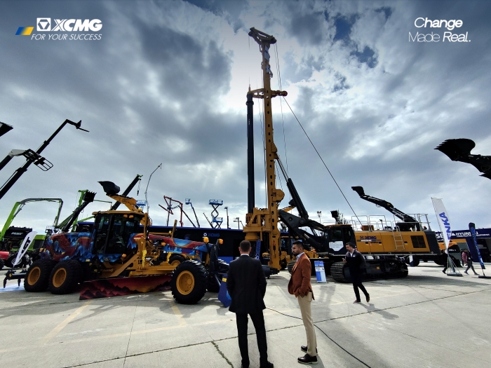 XCMG participated in Komatek construction machinery exhibition in Turkey