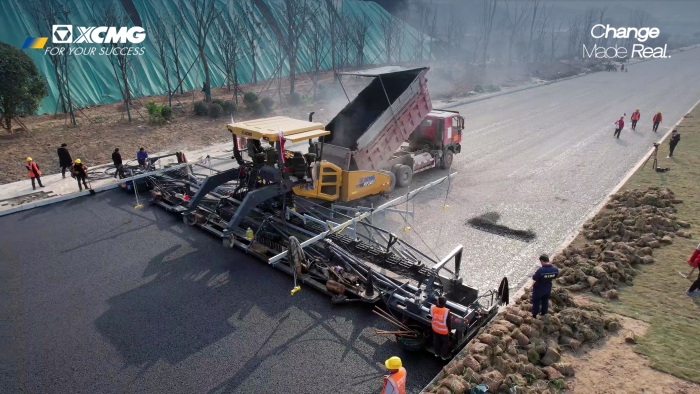 The world's largest width paver construction in China