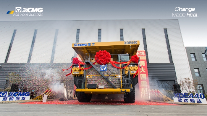 The world's largest 440t mining dump truck XCMG XDE440 were already delivered in batches